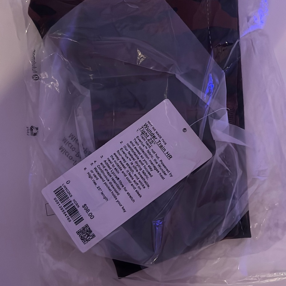 LuLu lemon never opened size 0 wonder train leggings 25”. Bought in wrong size.